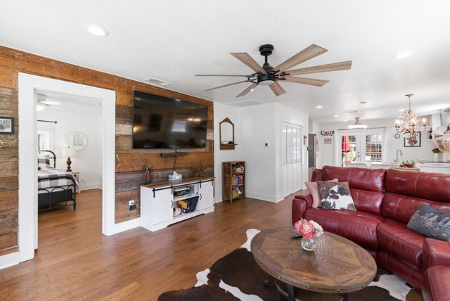 307 S Brazos Street, Weatherford, TX 76086