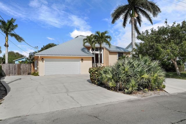 5105 SE Matousek Street, Stuart, FL 34997