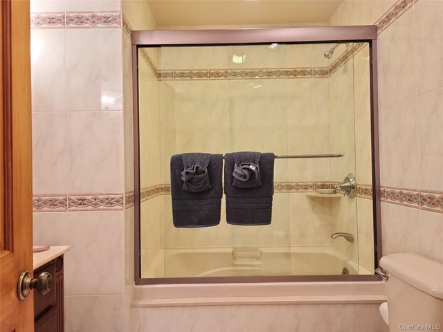 3 Dorset Way, Glen Cove, NY 11542