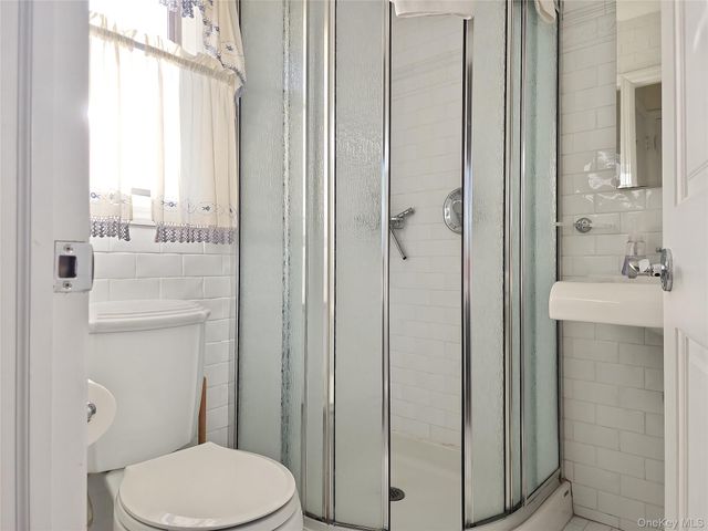 3 Dorset Way, Glen Cove, NY 11542