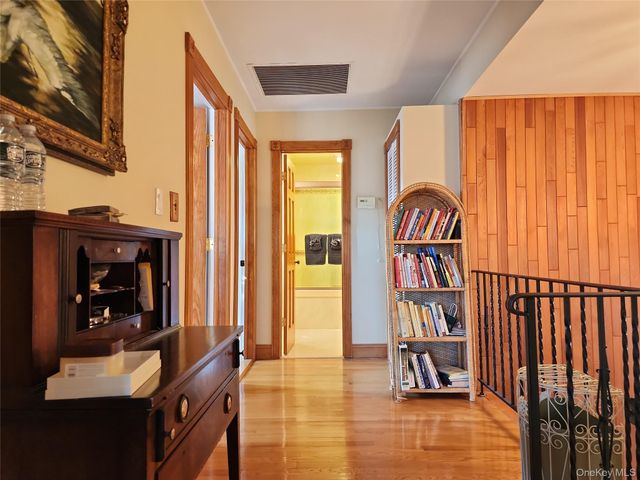 3 Dorset Way, Glen Cove, NY 11542