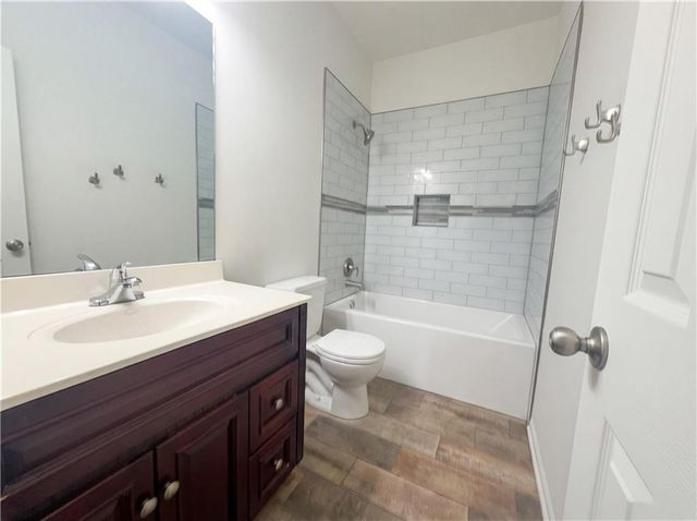 560 E Mockingbird Street, Gardner, KS 66030