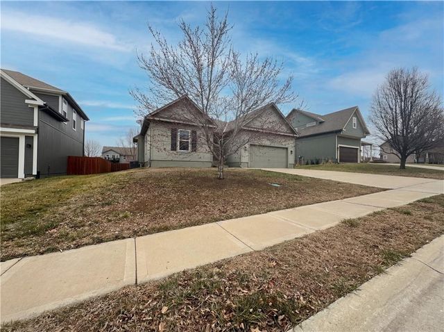 560 E Mockingbird Street, Gardner, KS 66030