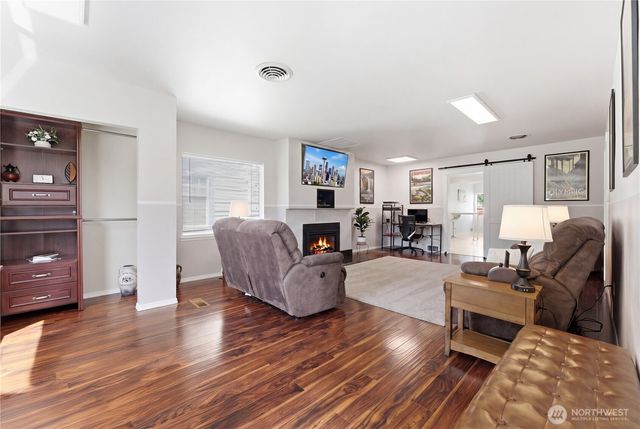 710 N 68th Street, Seattle, WA 98103