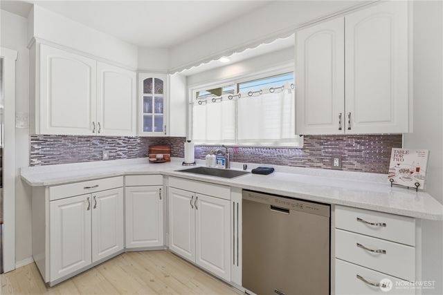710 N 68th Street, Seattle, WA 98103