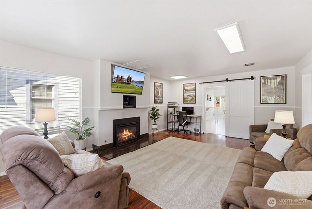710 N 68th Street, Seattle, WA 98103