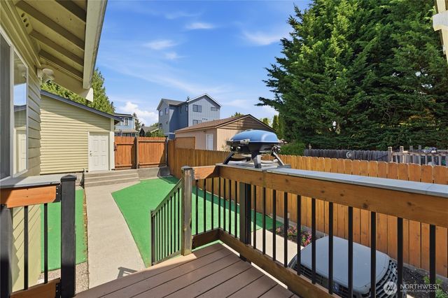 710 N 68th Street, Seattle, WA 98103