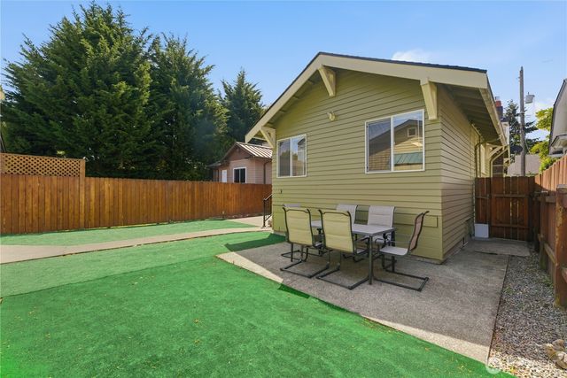 710 N 68th Street, Seattle, WA 98103