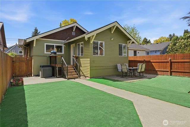 710 N 68th Street, Seattle, WA 98103