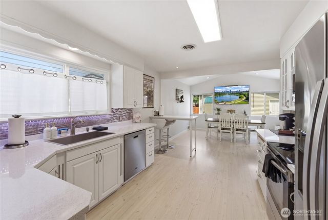 710 N 68th Street, Seattle, WA 98103