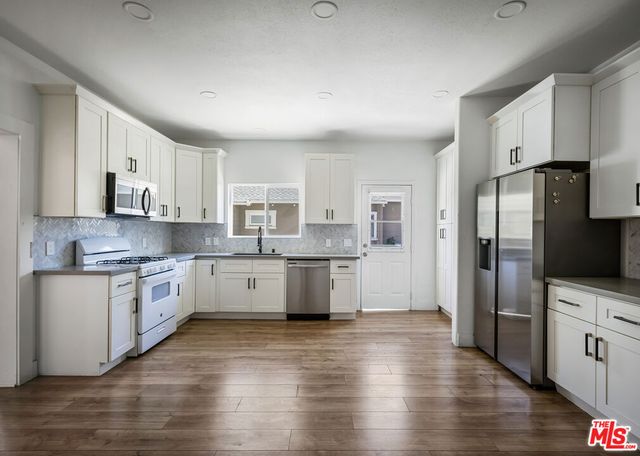 2074 W 29th Street, Los Angeles, CA 90018