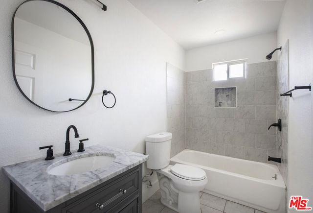 2074 W 29th Street, Los Angeles, CA 90018