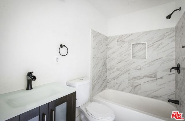 2074 W 29th Street, Los Angeles, CA 90018