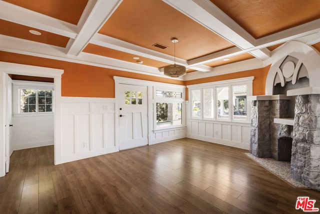 2074 W 29th Street, Los Angeles, CA 90018