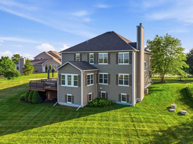 734 Wolf Creek COURT, Grafton, WI 53024
