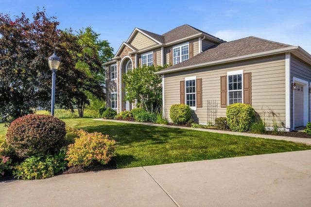 734 Wolf Creek COURT, Grafton, WI 53024
