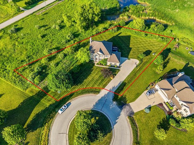 734 Wolf Creek COURT, Grafton, WI 53024