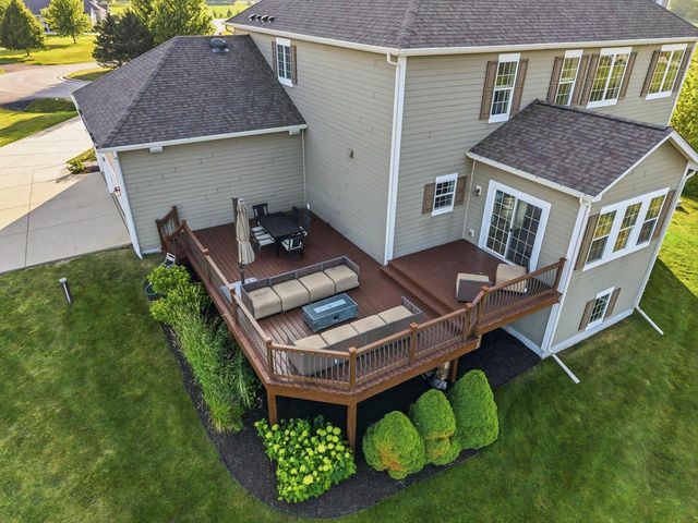 734 Wolf Creek COURT, Grafton, WI 53024