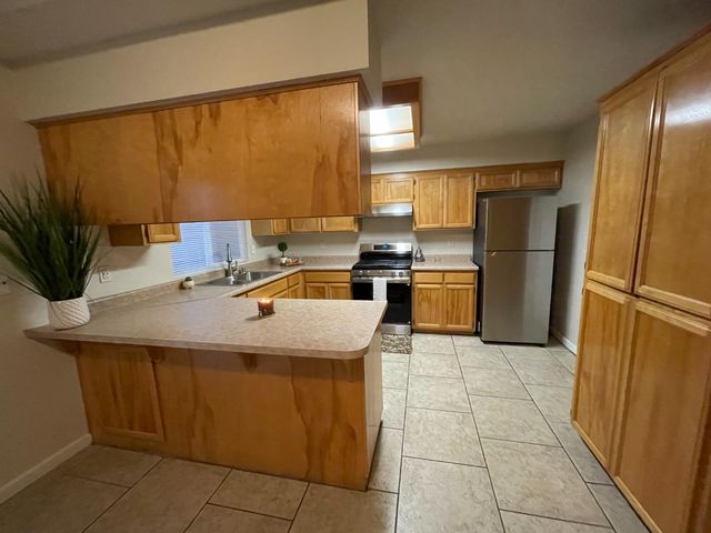 1331 Alicante Way, Madera, CA 93638