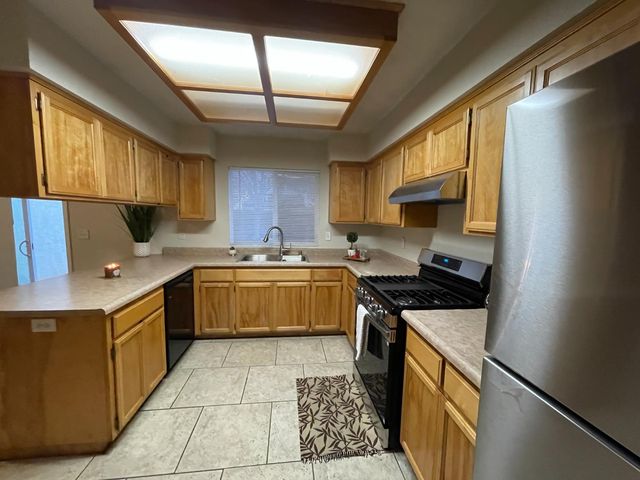 1331 Alicante Way, Madera, CA 93638