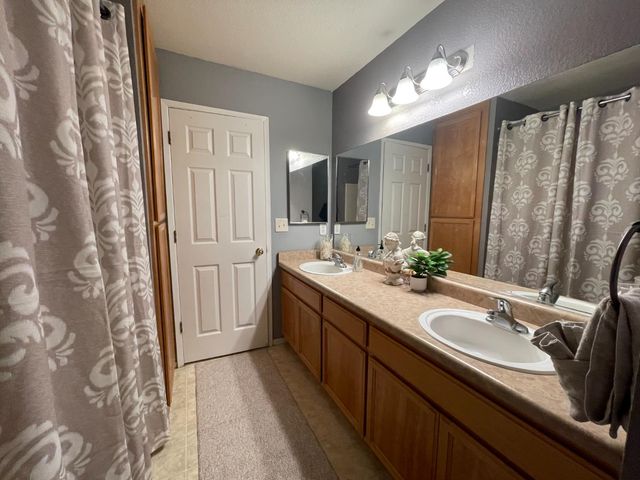 1331 Alicante Way, Madera, CA 93638