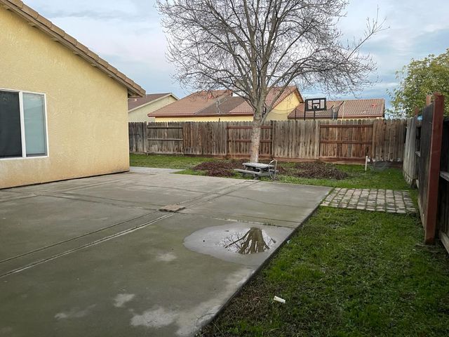 1331 Alicante Way, Madera, CA 93638