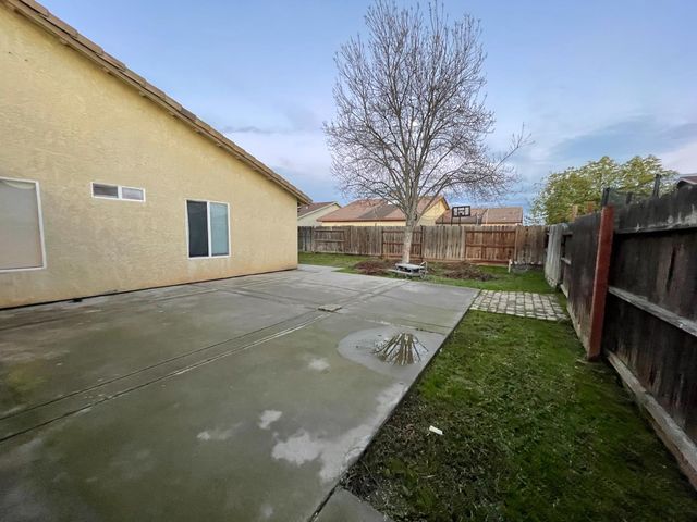 1331 Alicante Way, Madera, CA 93638