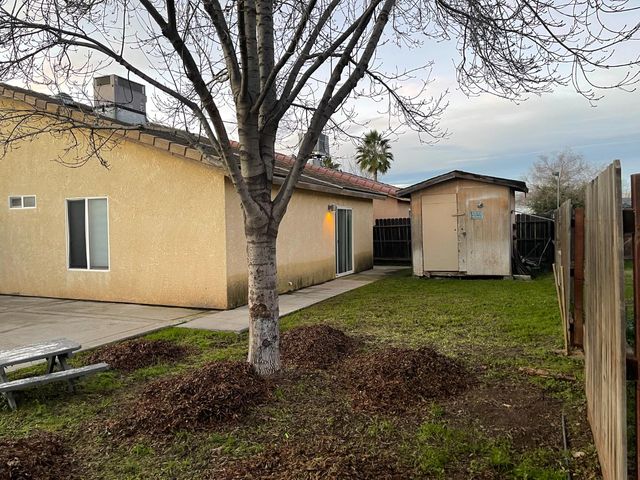1331 Alicante Way, Madera, CA 93638