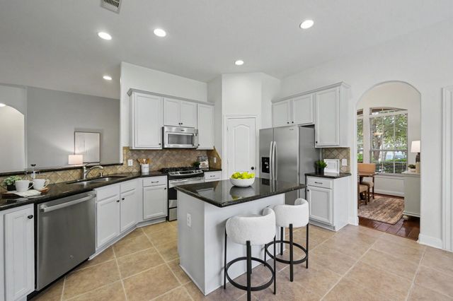 7 Fraiser Fir Place, Spring, TX 77389