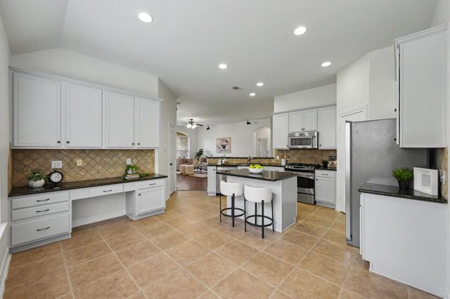 7 Fraiser Fir Place, Spring, TX 77389