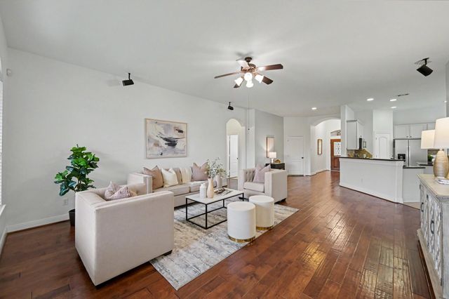 7 Fraiser Fir Place, Spring, TX 77389