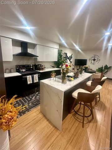37876 N Laurel Park Drive, Livonia, MI 48152