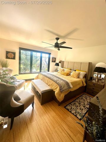 37876 N Laurel Park Drive, Livonia, MI 48152