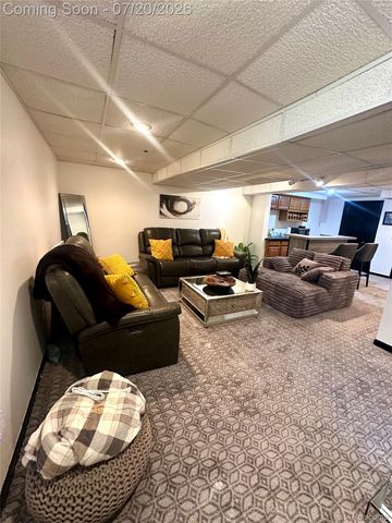 37876 N Laurel Park Drive, Livonia, MI 48152