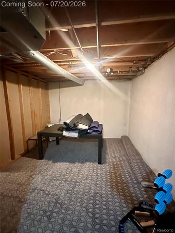 37876 N Laurel Park Drive, Livonia, MI 48152