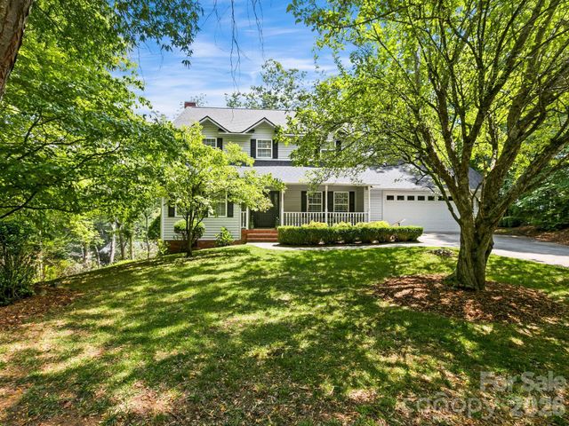 302 Shadecrest Lane, Mills River, NC 28759