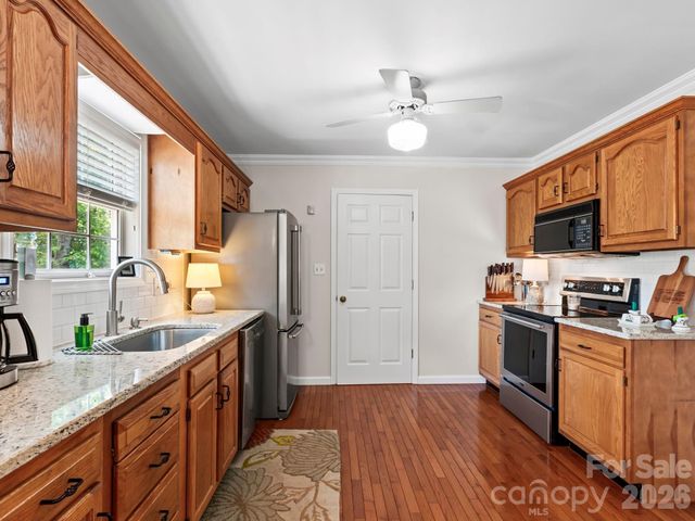 302 Shadecrest Lane, Mills River, NC 28759
