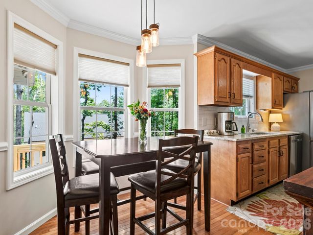 302 Shadecrest Lane, Mills River, NC 28759
