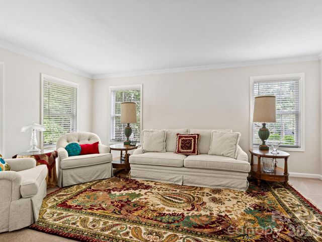 302 Shadecrest Lane, Mills River, NC 28759