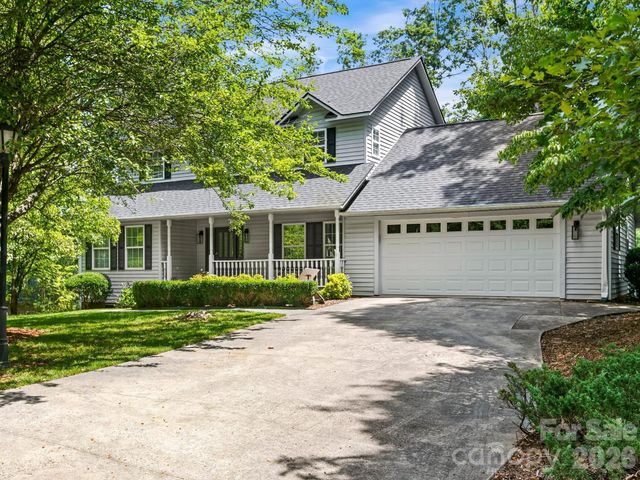 302 Shadecrest Lane, Mills River, NC 28759