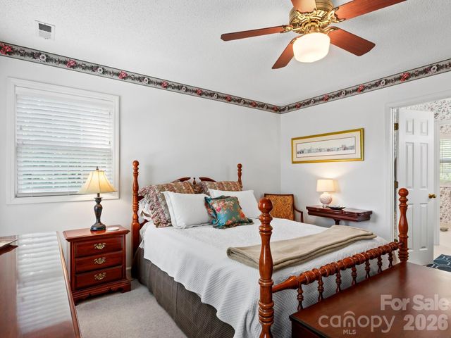 302 Shadecrest Lane, Mills River, NC 28759