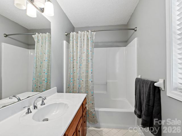 302 Shadecrest Lane, Mills River, NC 28759