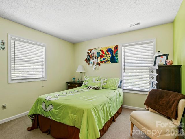 302 Shadecrest Lane, Mills River, NC 28759