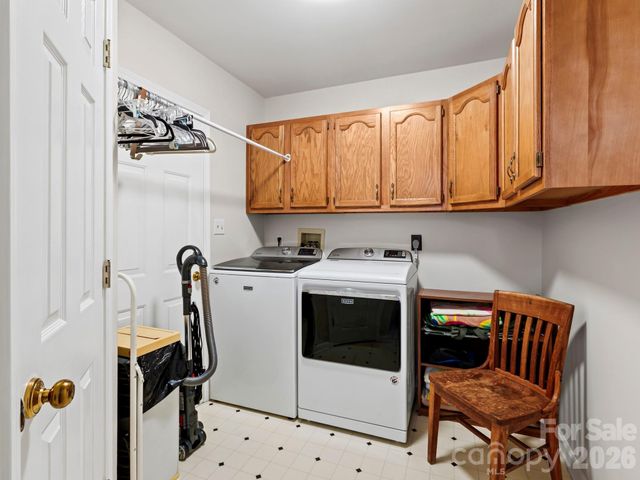 302 Shadecrest Lane, Mills River, NC 28759