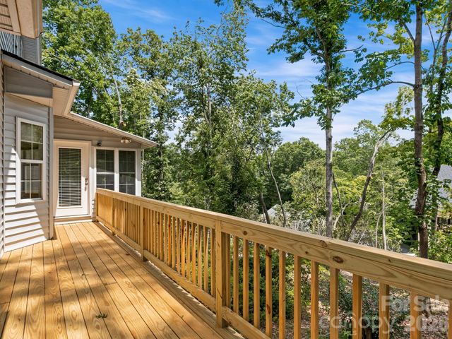 302 Shadecrest Lane, Mills River, NC 28759
