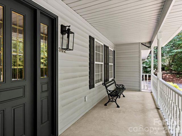 302 Shadecrest Lane, Mills River, NC 28759