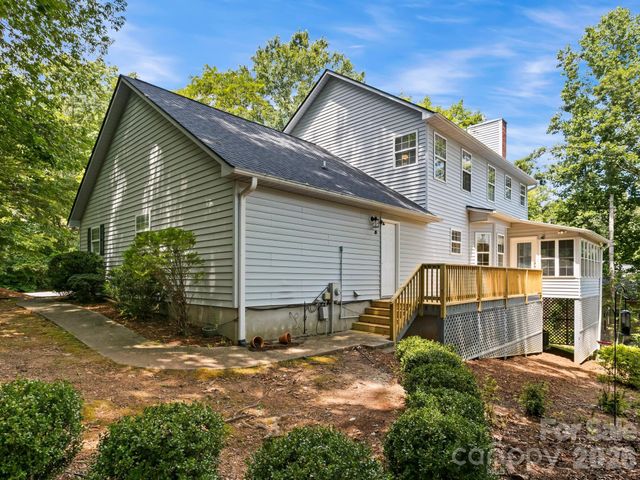 302 Shadecrest Lane, Mills River, NC 28759