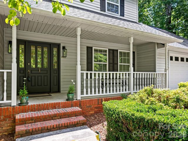 302 Shadecrest Lane, Mills River, NC 28759
