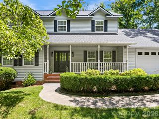 302 Shadecrest Lane, Mills River, NC 28759