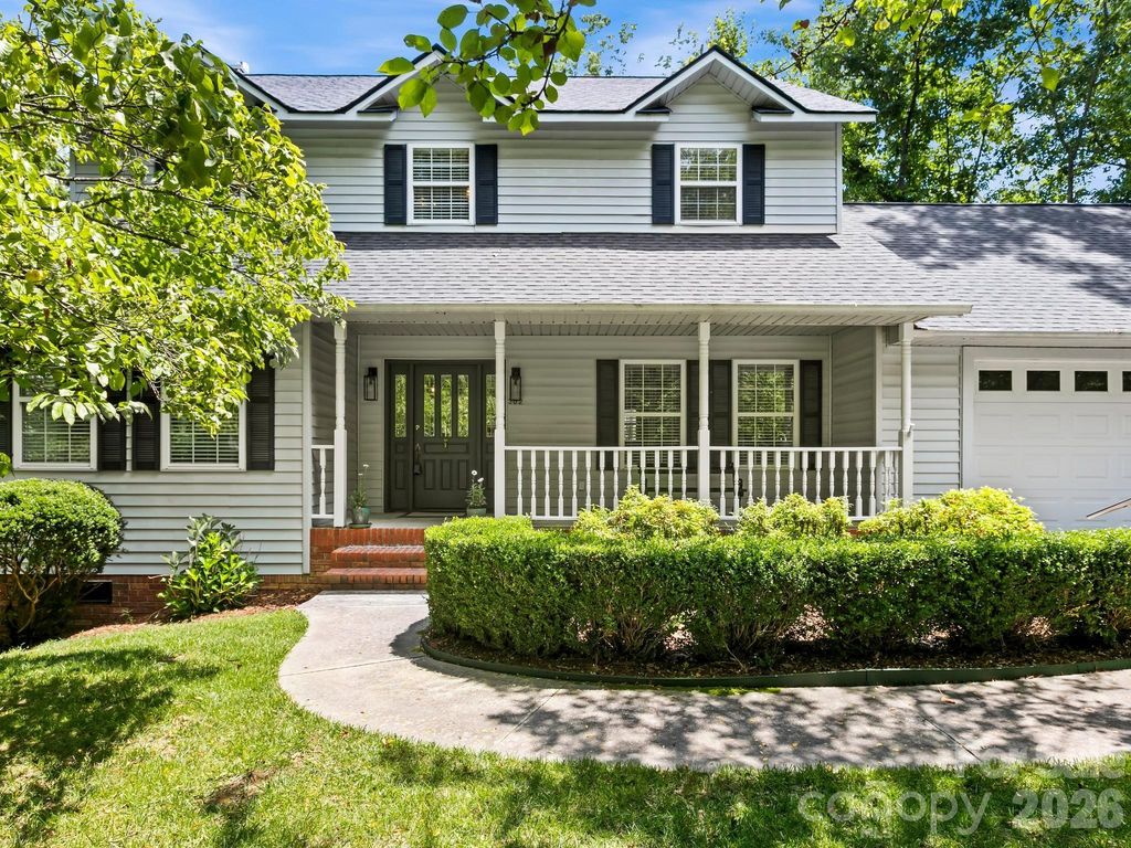 302 Shadecrest Lane, Mills River, NC 28759